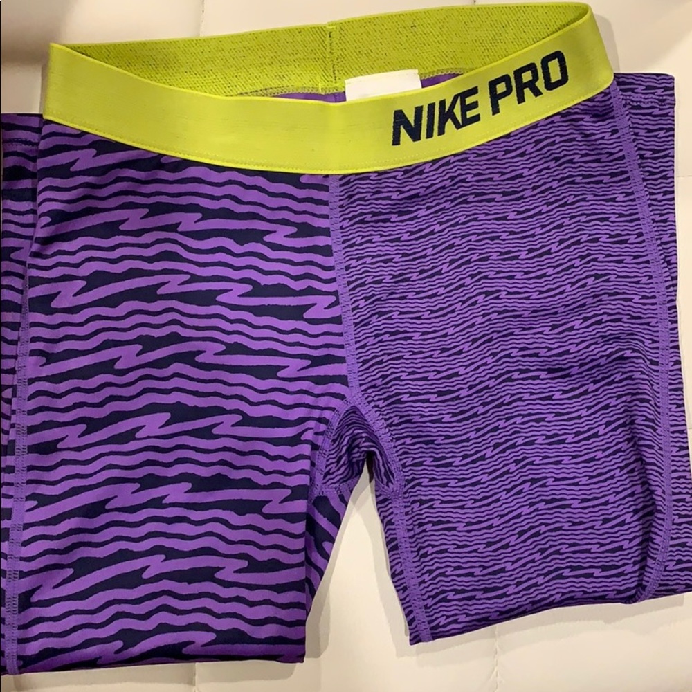 Nike crop printed leggings